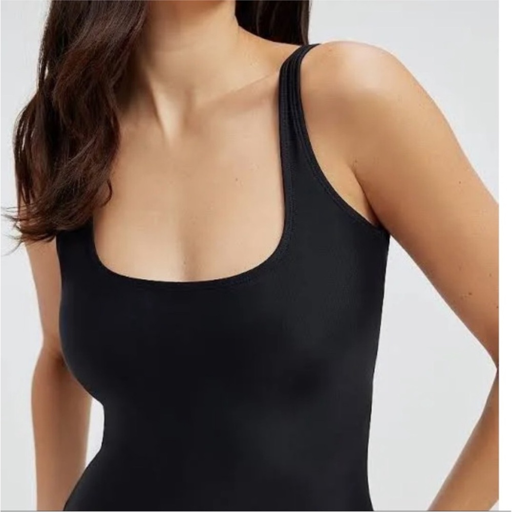 NWT Good American Classic Black One-Piece Swimsuit
Removable padding included - Picture 3 of 5